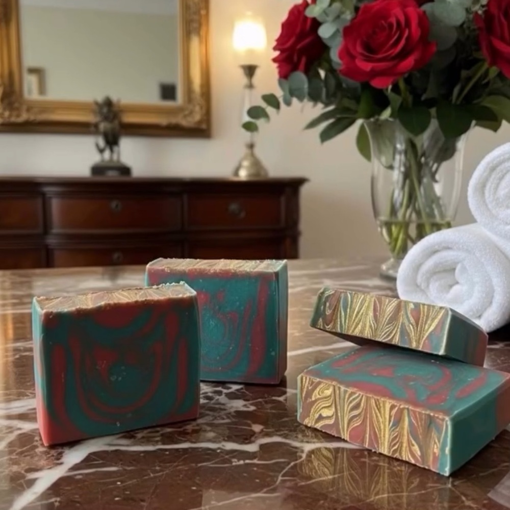 Elegant Swirl Soap Set - Red and Green